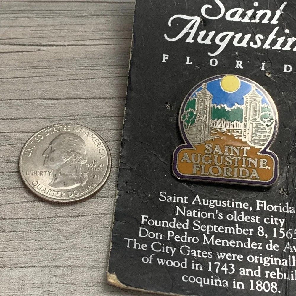 Vintage Saint Augustine Florida City Gates Enamel Souvenir Lapel Pin 5142